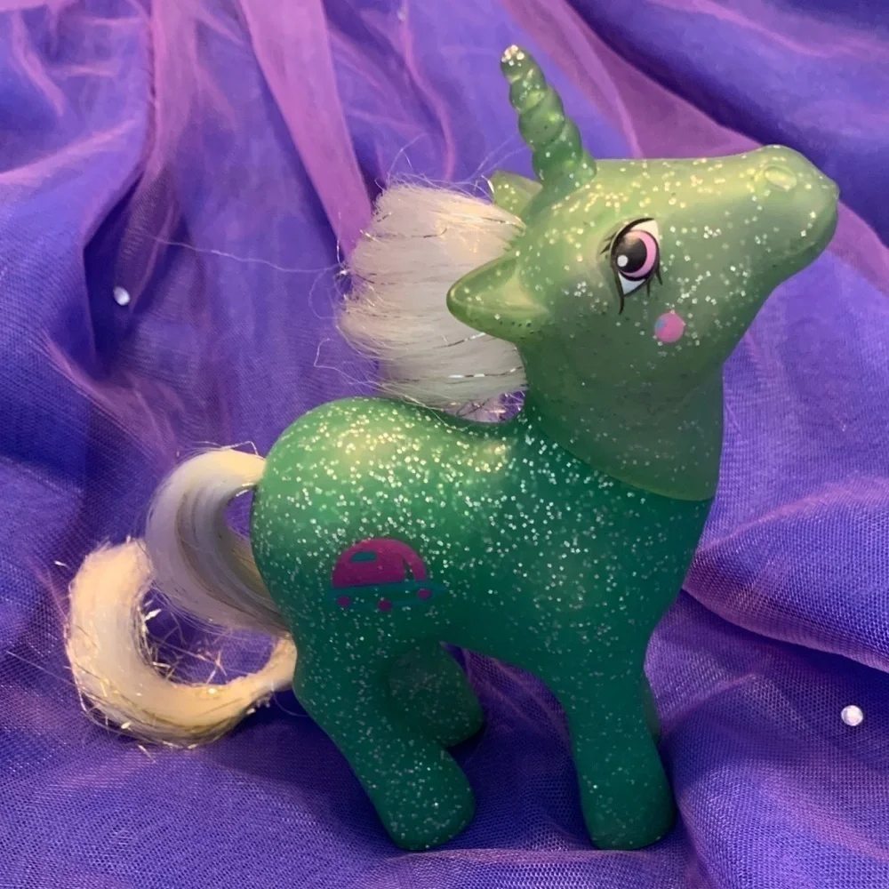 Hasbro 1984 my little pony G1 unicorn made in Hong Kong white hair gold glitter